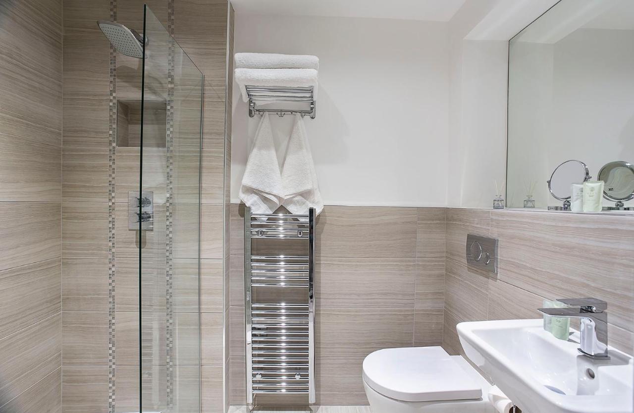 Waters Edge At Cocoa Suites York Luaran gambar