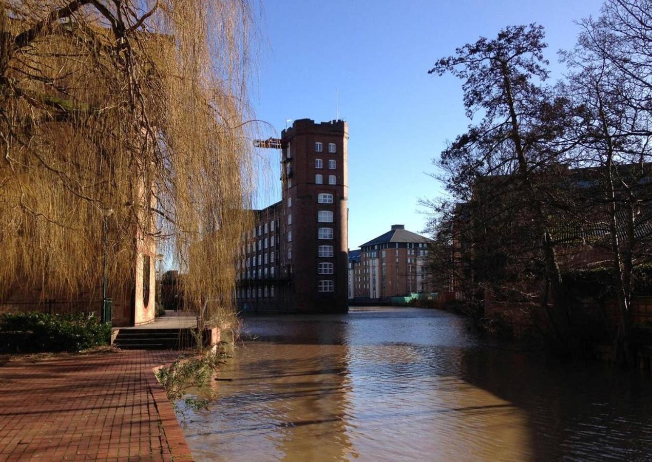Waters Edge At Cocoa Suites York Luaran gambar